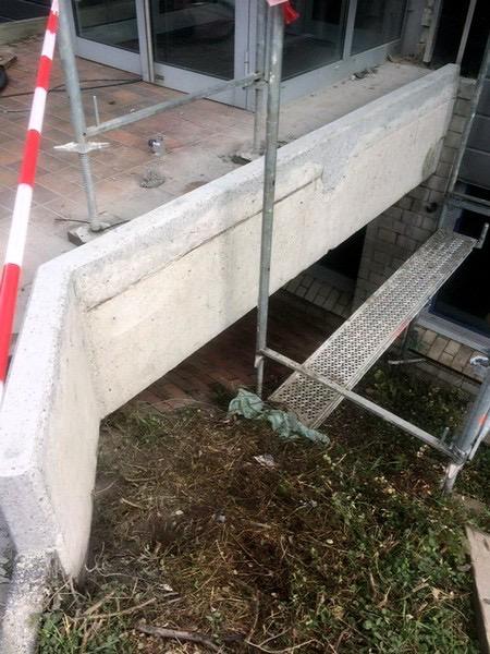 Instand gesetzte Betonbrüstung nach Abschluss der Arbeiten